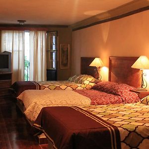 Hotel 12 Reales
